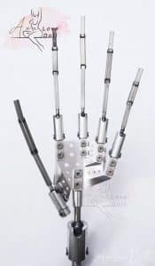 Articulated fingers
